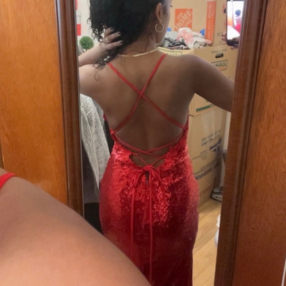 Red sparkly prom dress - Picture 2 of 7